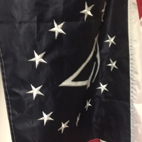Assassins creed 3 special edition box flag 28” X 48”. - Picture 4 of 4
